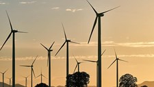 Relatório alerta para a necessidade de acelerar a transição energética até 2030
